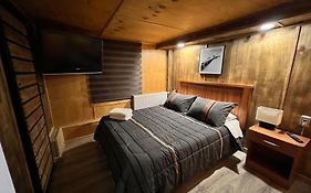 Hotel low cost y restaurant Colón